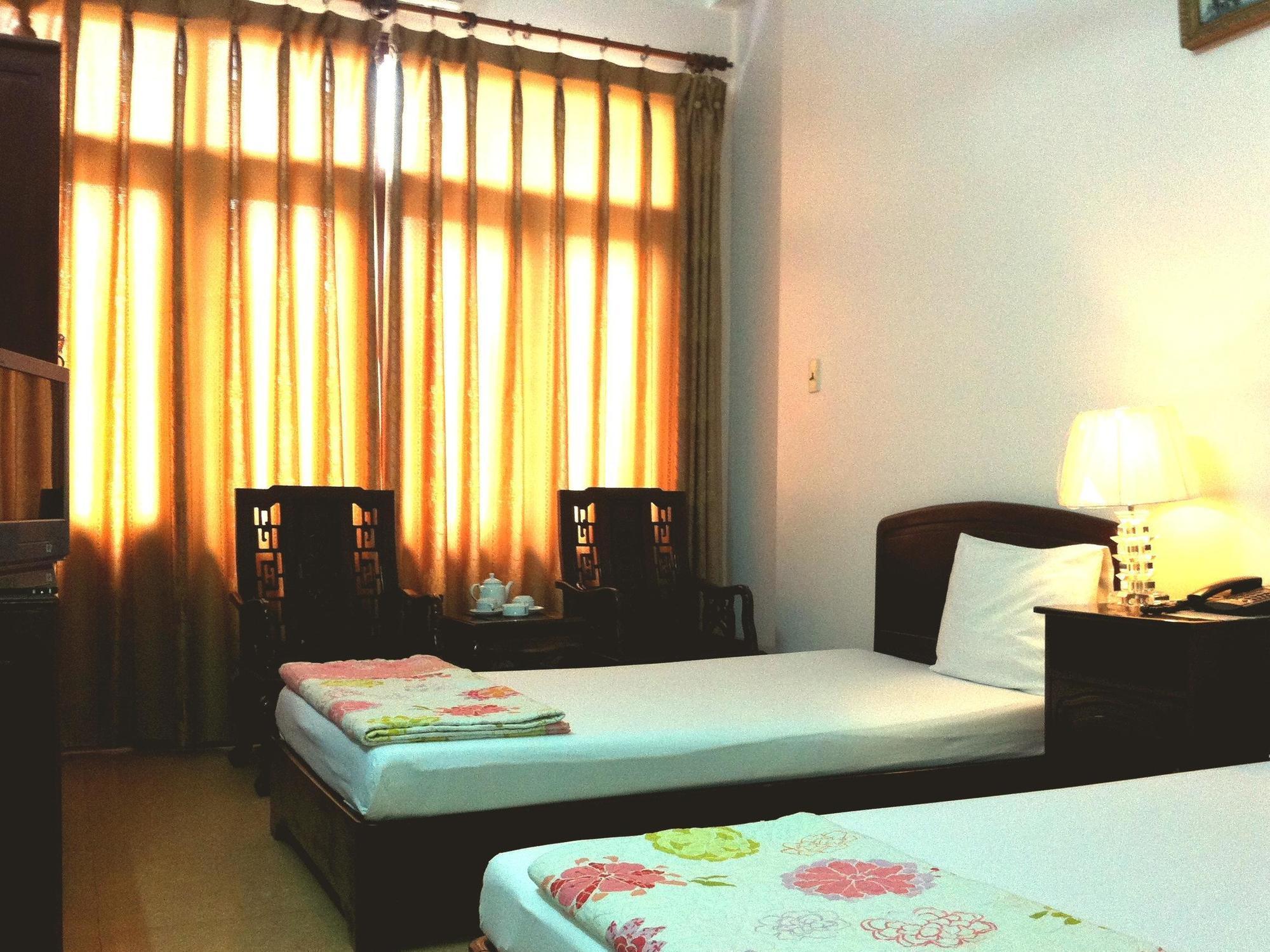 Van Nam Hotel Ha Long Buitenkant foto